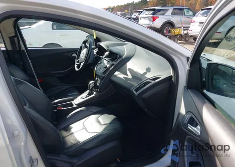 2016 Ford Focus Se z USA, uszkodzony, nr VIN 1FADP3K2XGL332605